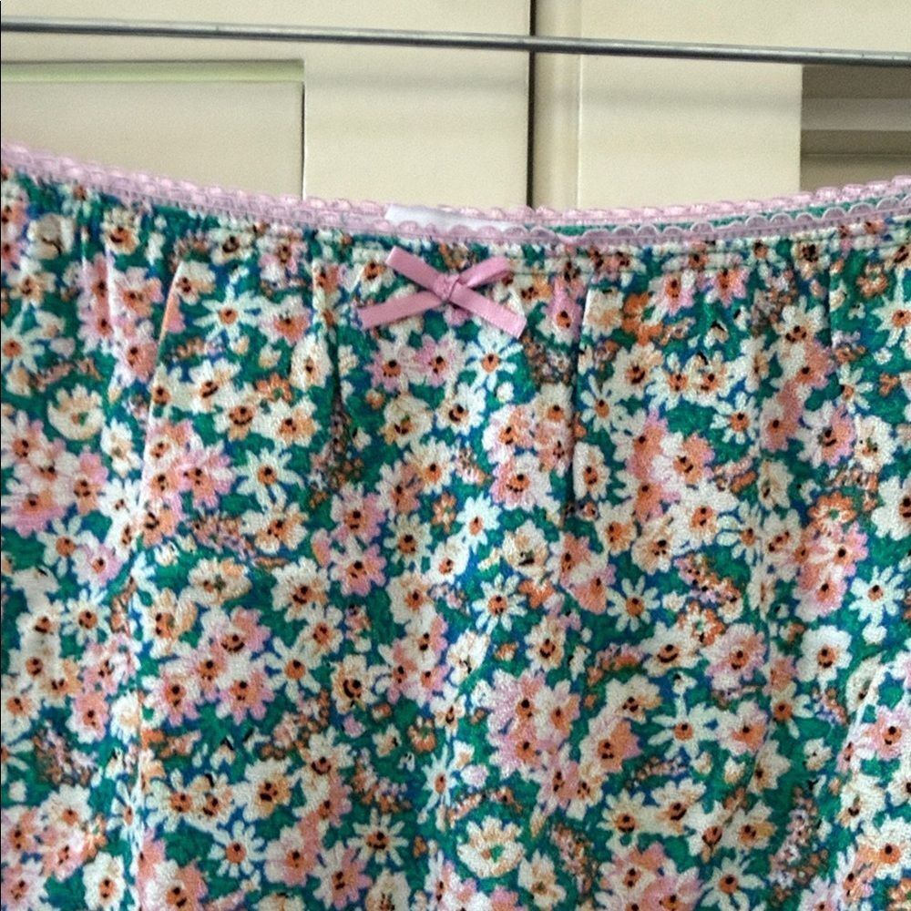 love, Fire Floral Mini Skirt - Green and Peach - Picture 2 of 3